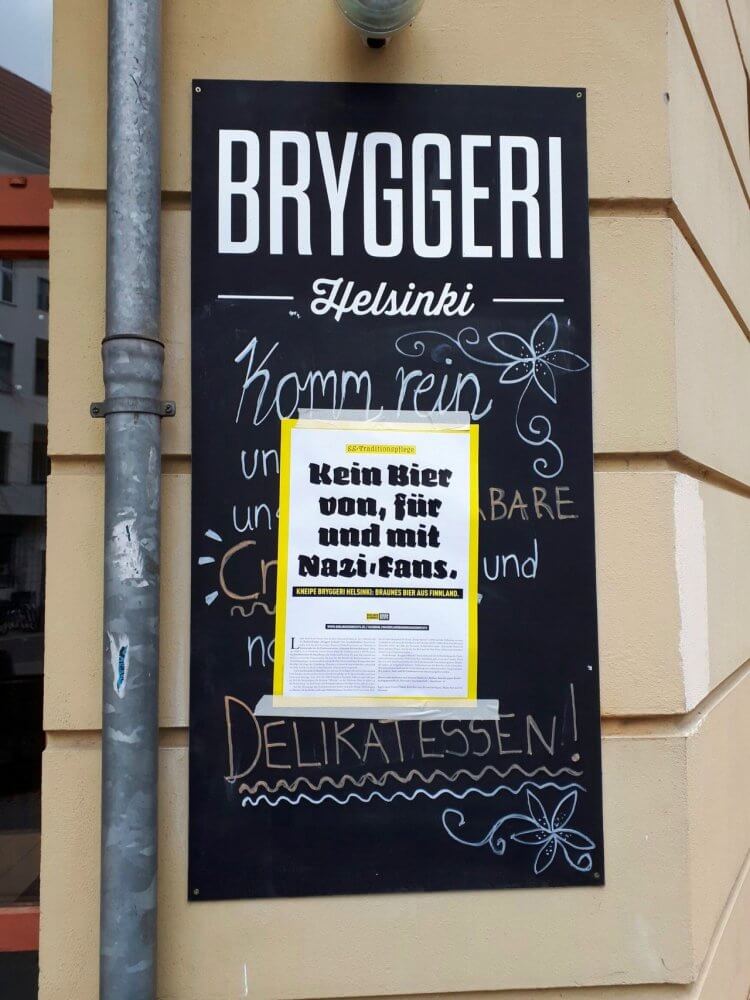 Листовки на здании Bryggeri Helsinki в Берлине