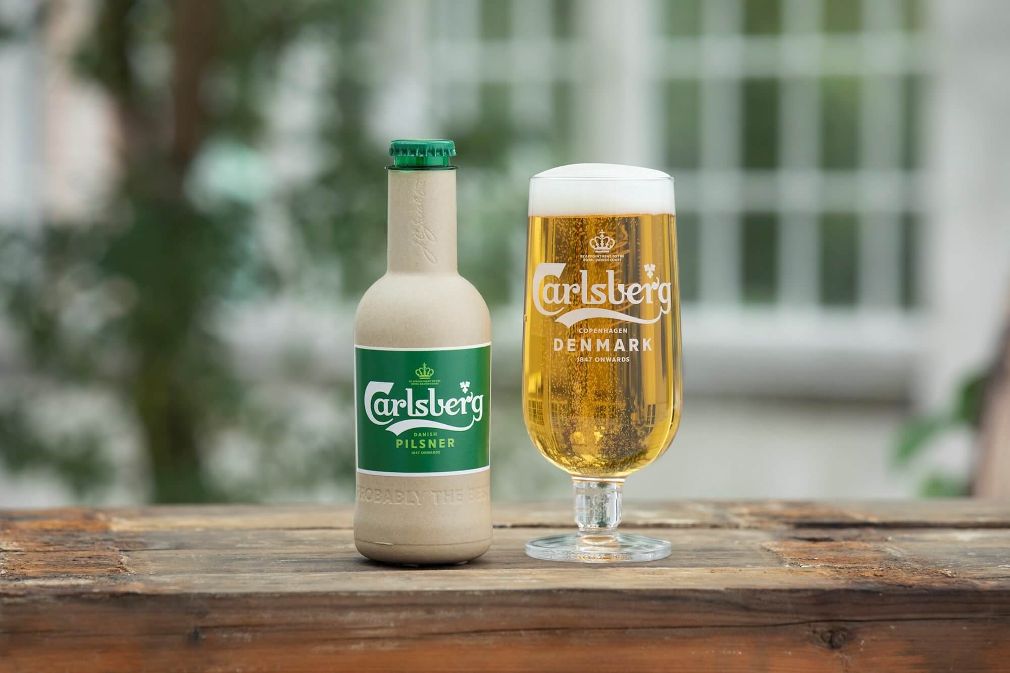 Бумажные бутылки Carlsberg